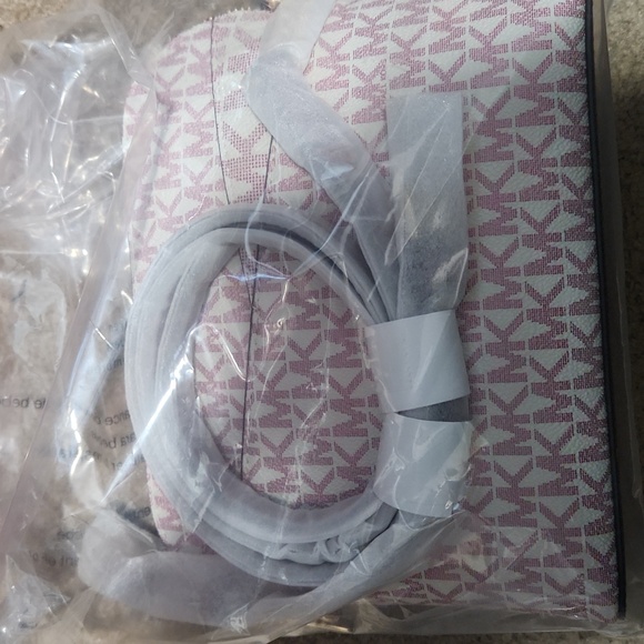 NWT Michael Kors Jet Set Medium Dome Logo Signature Bag - Picture 4 of 6